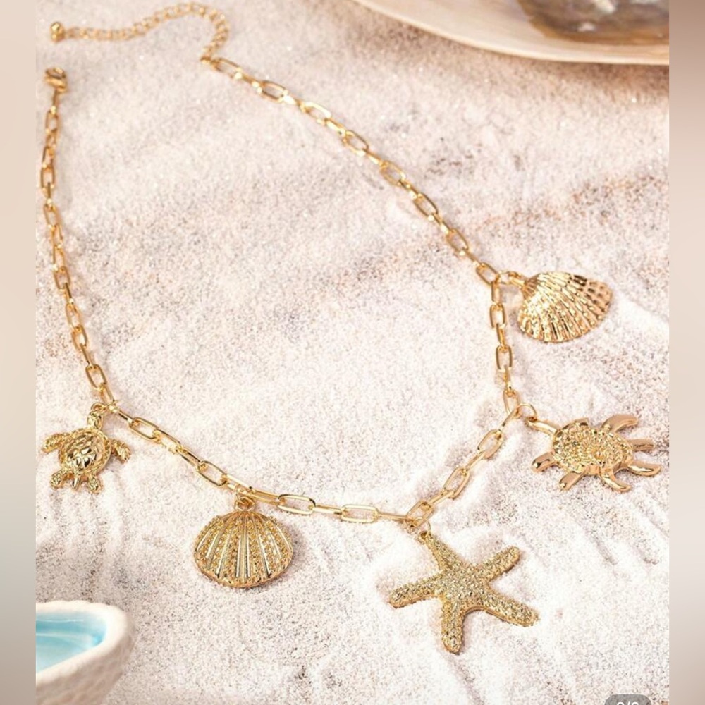 NWT Gorgeous Gold Sea Life Necklace with Shell Starfish, Seashell & Turtle Charm - Picture 6 of 6